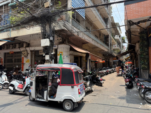 ផ្ទះ​លក់​ ទីតាំង​ល្អ​ មាន​ចំនូល​ប្រចាំ​ខែ​ស្រាប់​