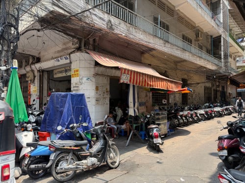ផ្ទះ​លក់​ ទីតាំង​ល្អ​ មាន​ចំនូល​ប្រចាំ​ខែ​ស្រាប់​