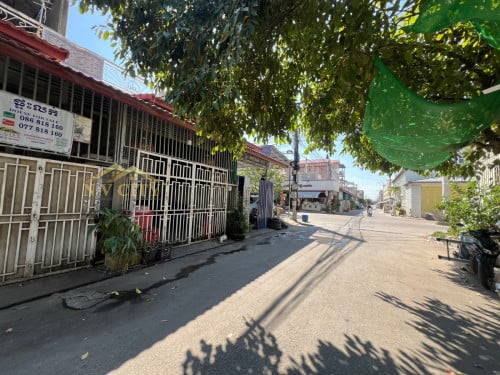 ផ្ទះលក់ ទីតាំងក្នុងបុរីឡាយគង់ ចំការដូង