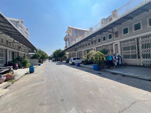 ផ្ទះលក់ ទីតាំងក្នុងបុរី លឹម ឈាងហោ ចំការដូង