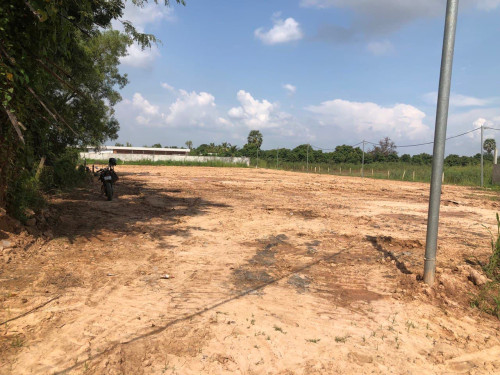 ដីលក់បន្ទាន់ តម្លៃពិសេស​( ក្បែរសាលាក្រុងអរិយក្សត្រ )