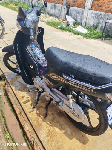 ម៉ូតូស្អាតម៉ាស៊ីនតាន់ ស្គុតមួយជុំ