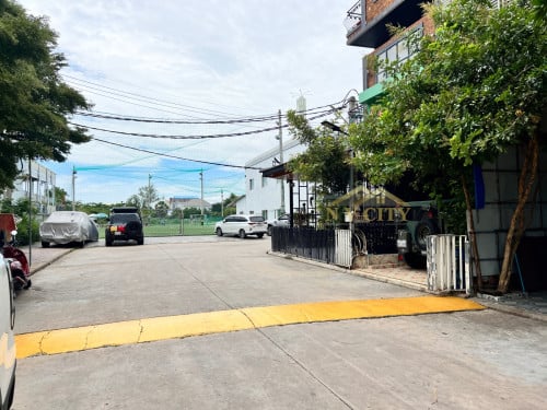 ផ្ទះលក់ ក្នុងបុរីពិភពថ្មី ចំការដូង1