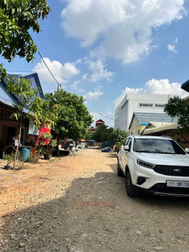 ផ្ទះជួលកំពស់ 3ជាន់មានចំណូលស្រាប់លក់បន្ទាន់