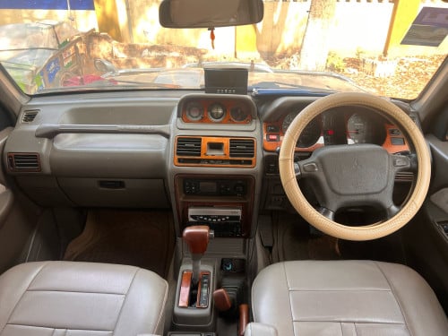 ឡានលក់ Brand : Mitsubishi PAJERO
