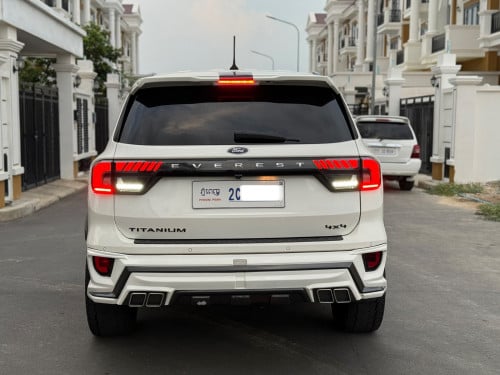 ស្តុក​ថ្មី​ Ford Everest Titanium