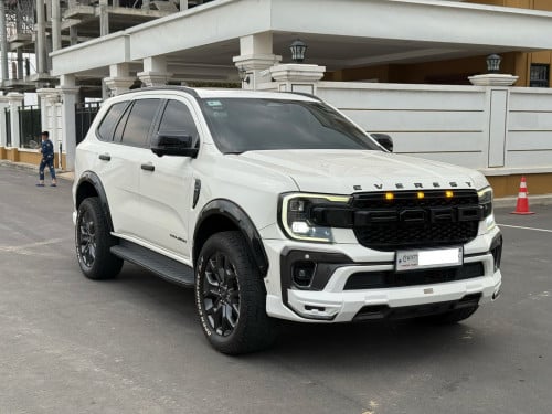 ស្តុក​ថ្មី​ Ford Everest Titanium
