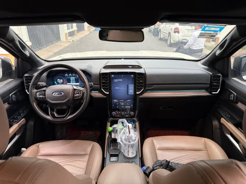 ស្តុក​ថ្មី​ Ford Everest Titanium