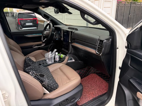 ស្តុក​ថ្មី​ Ford Everest Titanium