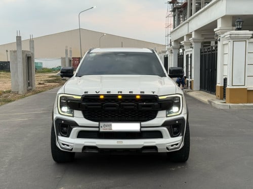 ស្តុក​ថ្មី​ Ford Everest Titanium