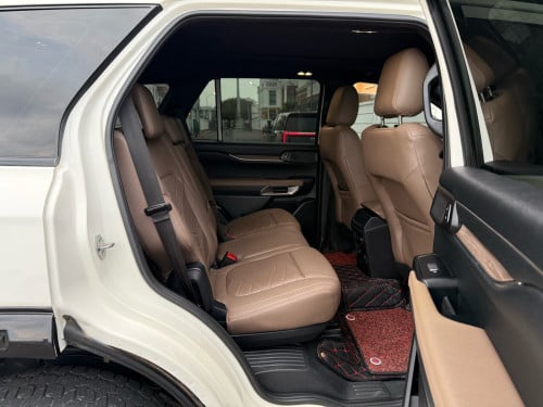 ស្តុក​ថ្មី​ Ford Everest Titanium