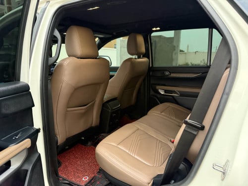 ស្តុក​ថ្មី​ Ford Everest Titanium