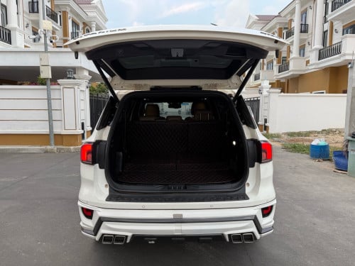 ស្តុក​ថ្មី​ Ford Everest Titanium