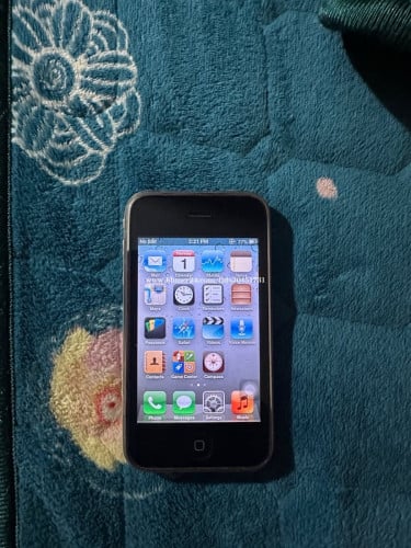 វត្ថុបុរាណ I phone 3GS 32g នៅប្រើបានធម្មតា ដាក់សុីម តេចេញចូលបាន