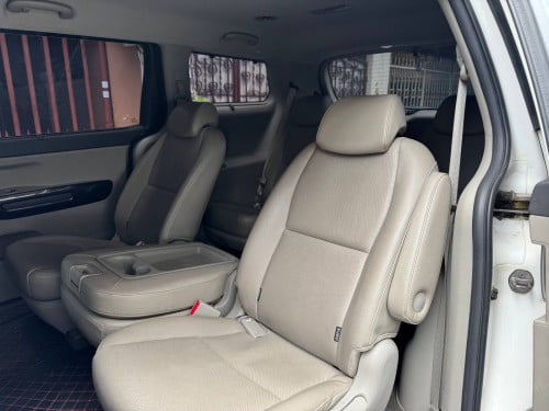ឡាន Kia Carnival