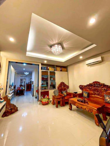 វីឡាកូនកាត់ LA សម្រាប់លក់ (បុរីប៉េងហួតម៉ុងរឹទ្ធី)