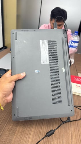 លក់Laptop ប្រញាប់លុយ