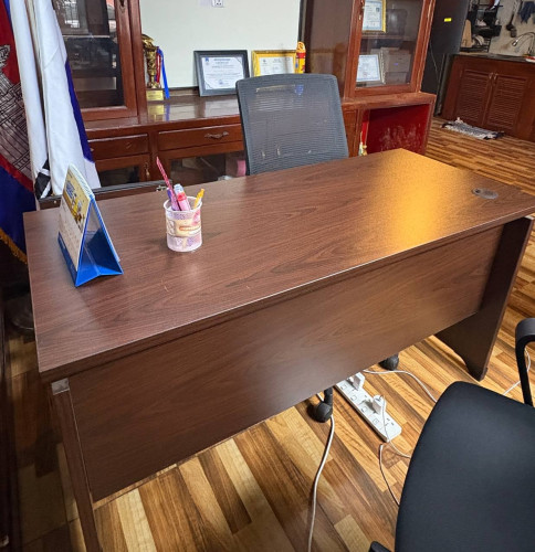តុOffice ខ្នាតកណ្តាល