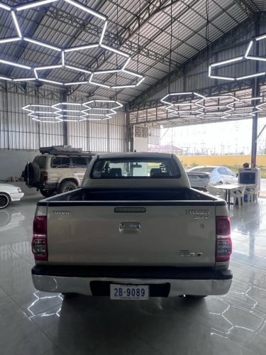 រថយន្ pick up ទើបកាត់បាន TOYOTA HILUX VIGO 012
