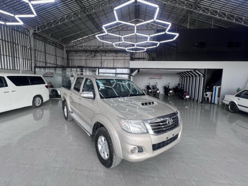 រថយន្ pick up ទើបកាត់បាន TOYOTA HILUX VIGO 012