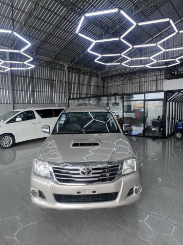 រថយន្ pick up ទើបកាត់បាន TOYOTA HILUX VIGO 012