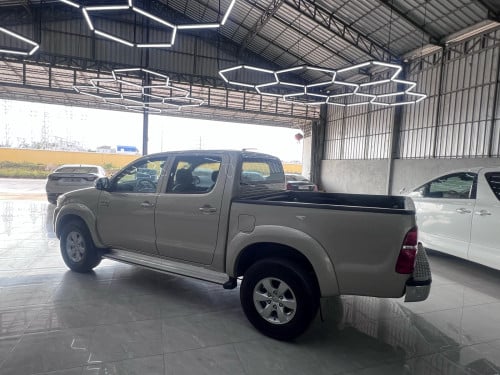 រថយន្ pick up ទើបកាត់បាន TOYOTA HILUX VIGO 012
