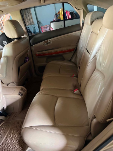 ចង់លក់ឡាន RX 330 ប៉ុង1* ព៍ណ ទឹកមាស Half full ឡានថ្មី ម្ចាស់ផ្ទាល