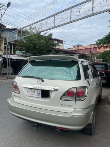 ឡានលក់ RX300