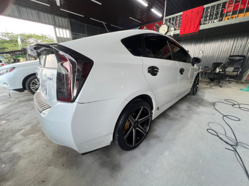 ឡានលក់ Toyota Prius 2010 Option 5 Advance