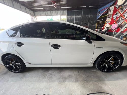 ឡានលក់ Toyota Prius 2010 Option 5 Advance