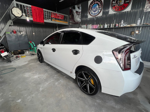 ឡានលក់ Toyota Prius 2010 Option 5 Advance