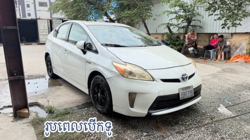 ✅ ទើបមកដល់ថ្មីរៀបចំម៉ាស្អាតលក់តែ:$19,800🚘2013 Toyota Prius Options3 ក្នុងលឿង