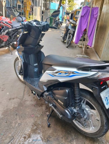 018 ម៉ូតូ​ស្អាត​ ​មានកាតគ្រី