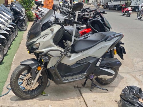 ADV 160 2023 Moto Japan មានគ្រឿងលេងស្រាប់ ឯកសាម្ចាស់ដេីម ប្រញាប់លុយ
