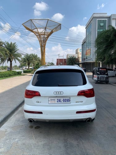 Audi Q7 2010 ម៉ាស៊ូតឡានស្អាតអត់បុកប៉ះឯកសារគ្រប់