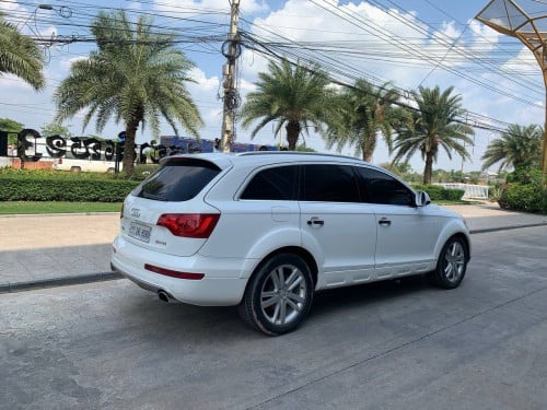 Audi Q7 2010 ម៉ាស៊ូតឡានស្អាតអត់បុកប៉ះឯកសារគ្រប់