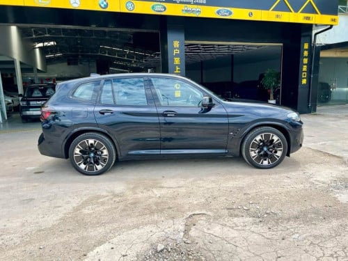 BMW IX3 2024