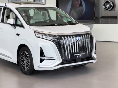 Denza D9 EV