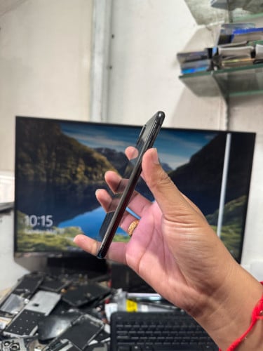 iPhone X ប្រភេទ Id ប្រេីបាន អេក្រង់សុីន តែអត់ខូចស្គេនមុខ ដាក់idខ្លួនឯងប្រេីបានធម្មតា