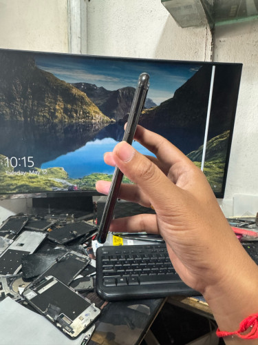 iPhone X ប្រភេទ Id ប្រេីបាន អេក្រង់សុីន តែអត់ខូចស្គេនមុខ ដាក់idខ្លួនឯងប្រេីបានធម្មតា