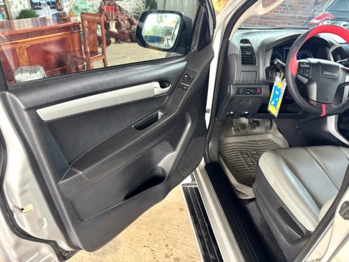 ISUZU D-MAX 2014 លេខដៃមួយបាំងកន្លះ (ទ្វាហែក)