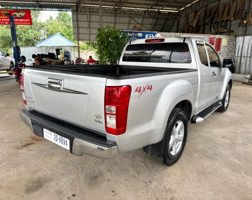ISUZU D-MAX 2014 លេខដៃមួយបាំងកន្លះ (ទ្វាហែក)