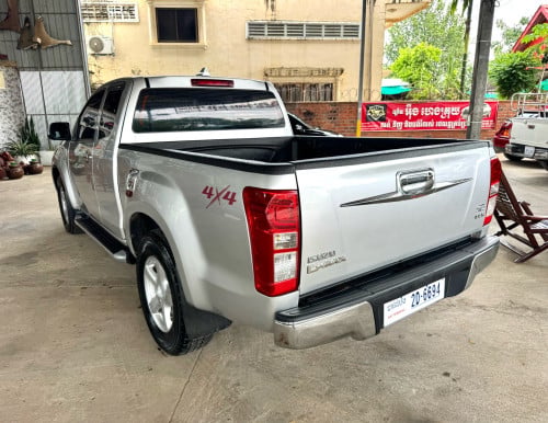 ISUZU D-MAX 2014 លេខដៃមួយបាំងកន្លះ (ទ្វាហែក)
