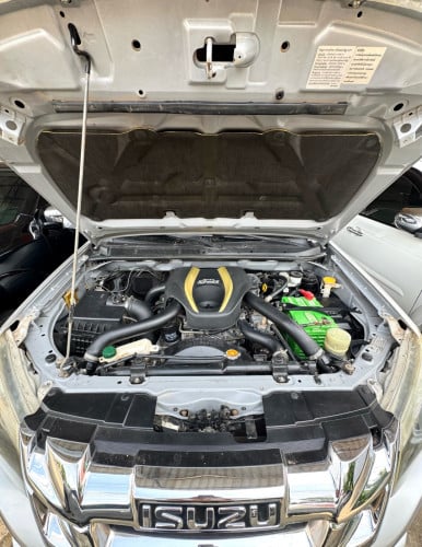 ISUZU D-MAX 2014 លេខដៃមួយបាំងកន្លះ (ទ្វាហែក)