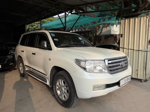 Land Cruiser 011 ខួប សាងបាន