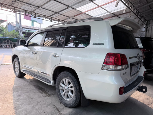 Land Cruiser 011 ខួប សាងបាន