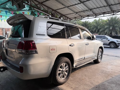 Land Cruiser 011 ខួប សាងបាន