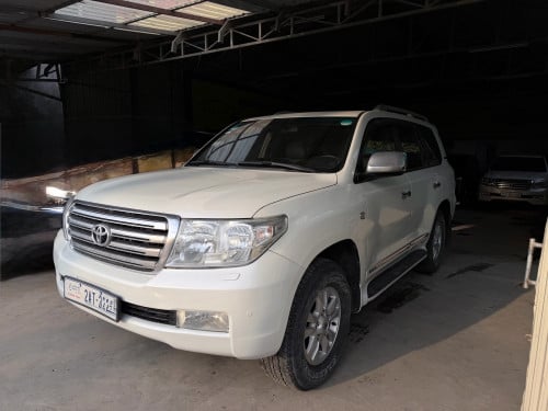 Land Cruiser 011 ខួប សាងបាន