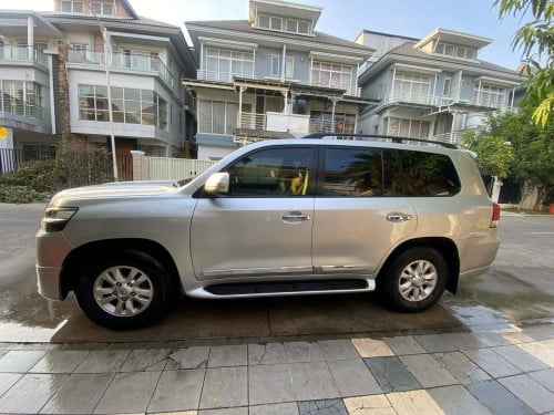 Land Cruiser 2010 upgraded 2021