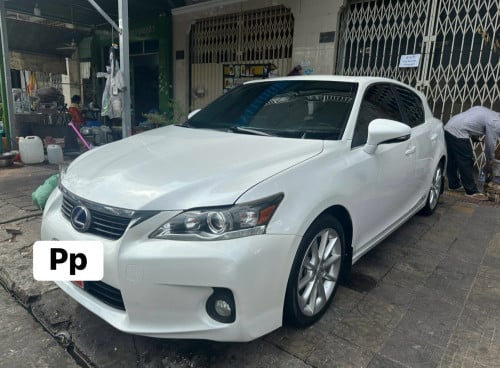 Lexus Ct200h 2012 option Premium ឡានស្អាតណាស់